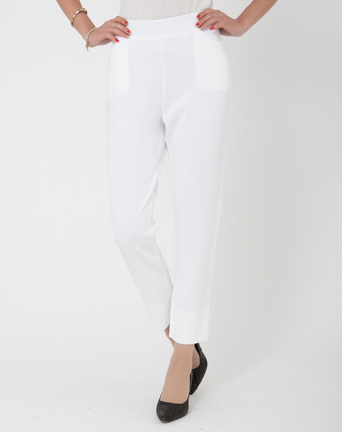 女款白色休闲裤子