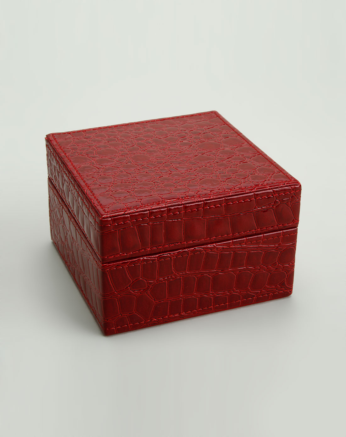 红色鳄鱼纹仿皮珠宝盒