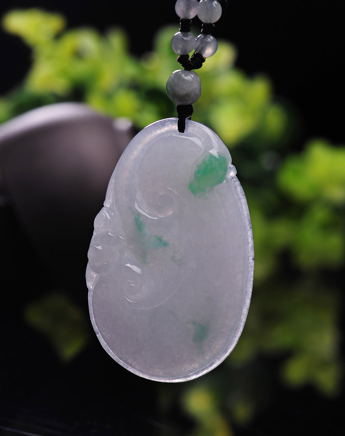 冰种超细腻水润蜜糖膏感白底飘阳绿如意天然a货翡翠吊坠(附国家级鉴定