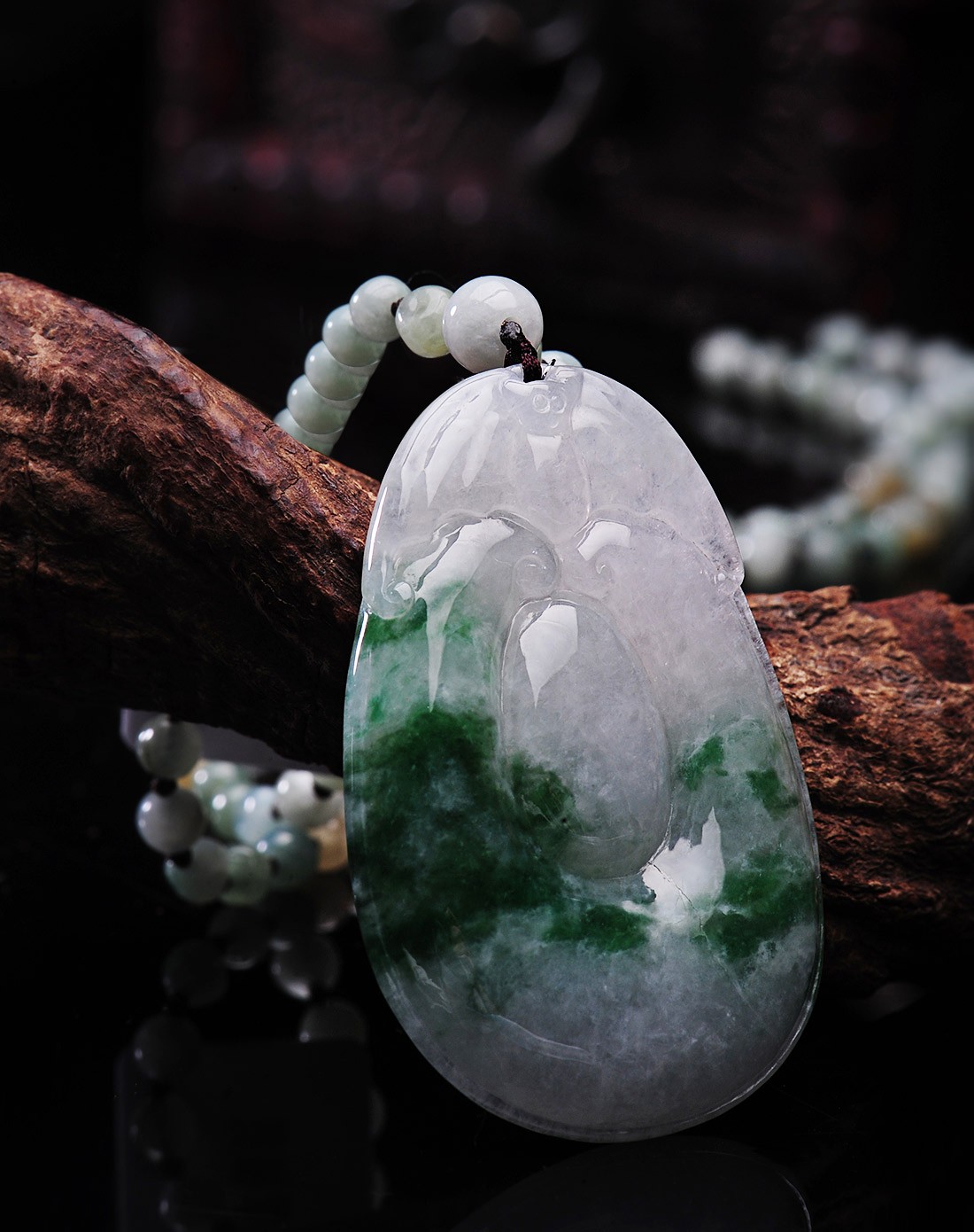 男女通款水头好冰种白底飘翠青春色山水画天然a货翡翠吊坠(附国家级
