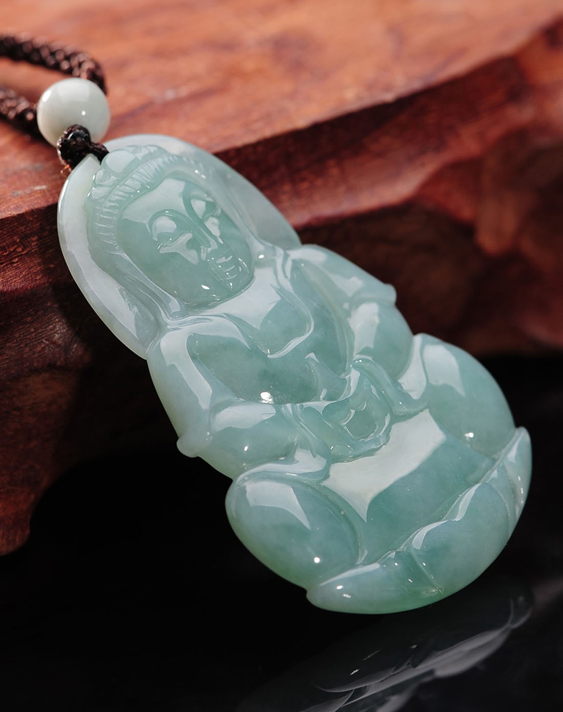 > 豆种天然a货翡翠翠观音(附国家级鉴定证书)