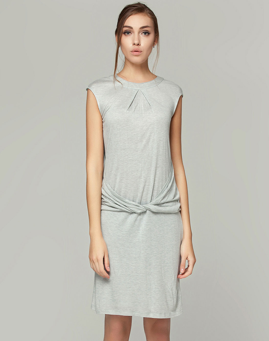 浅灰色针织立裁扭转舒适连衣裙