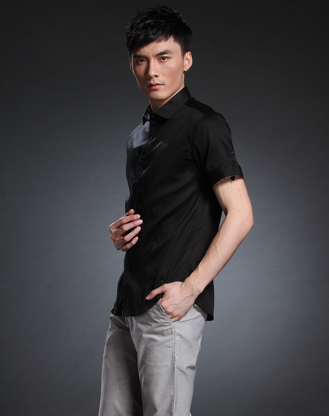 男款黑色休闲短袖衬衫