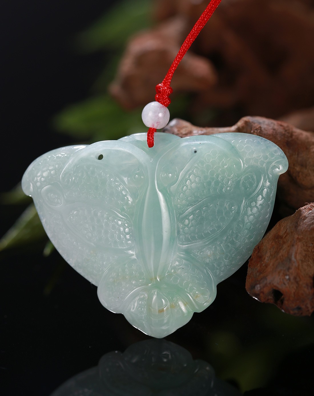 女款糯种芙蓉绿蝴蝶a货翡翠吊坠附证书