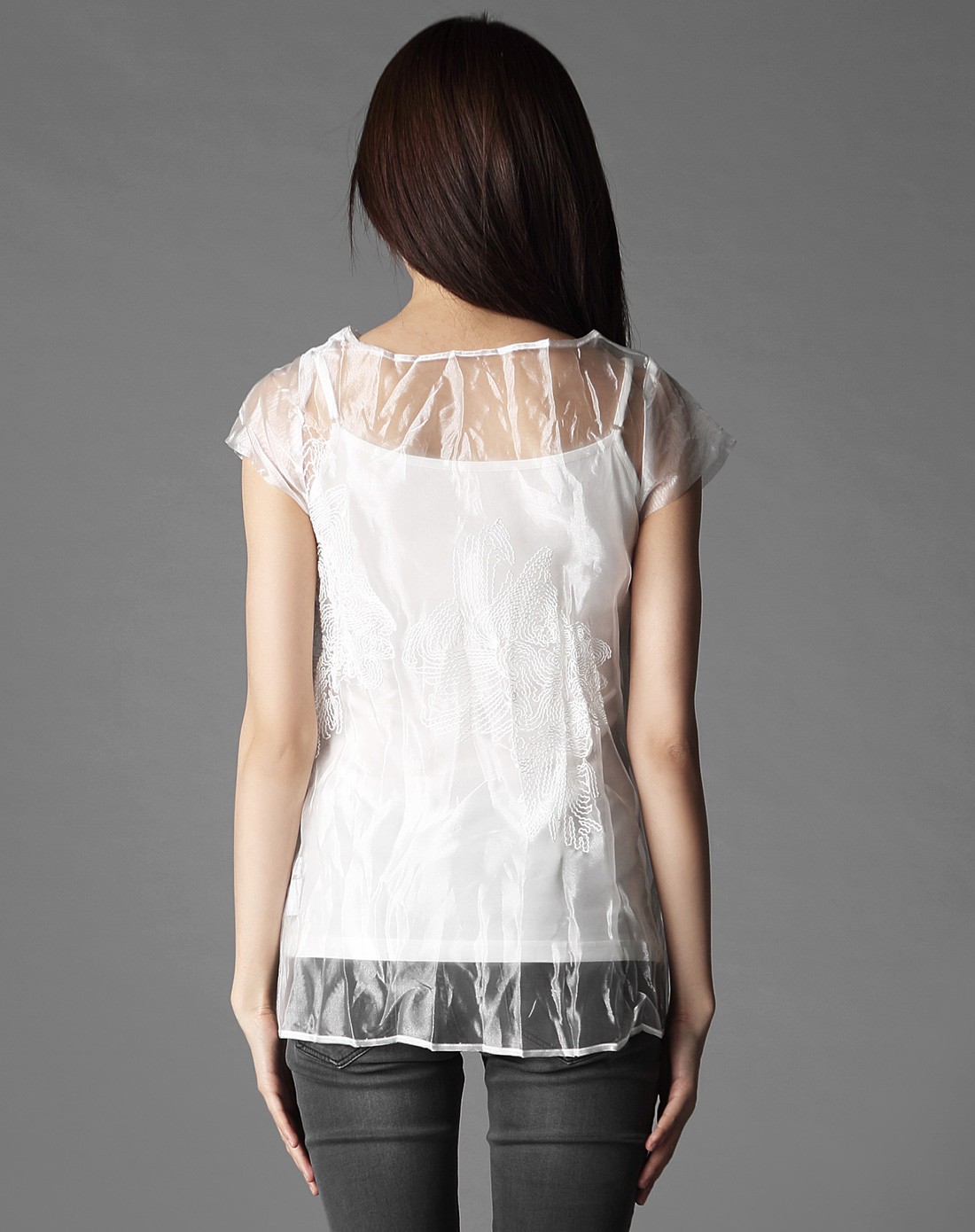 白色欧根纱上衣
