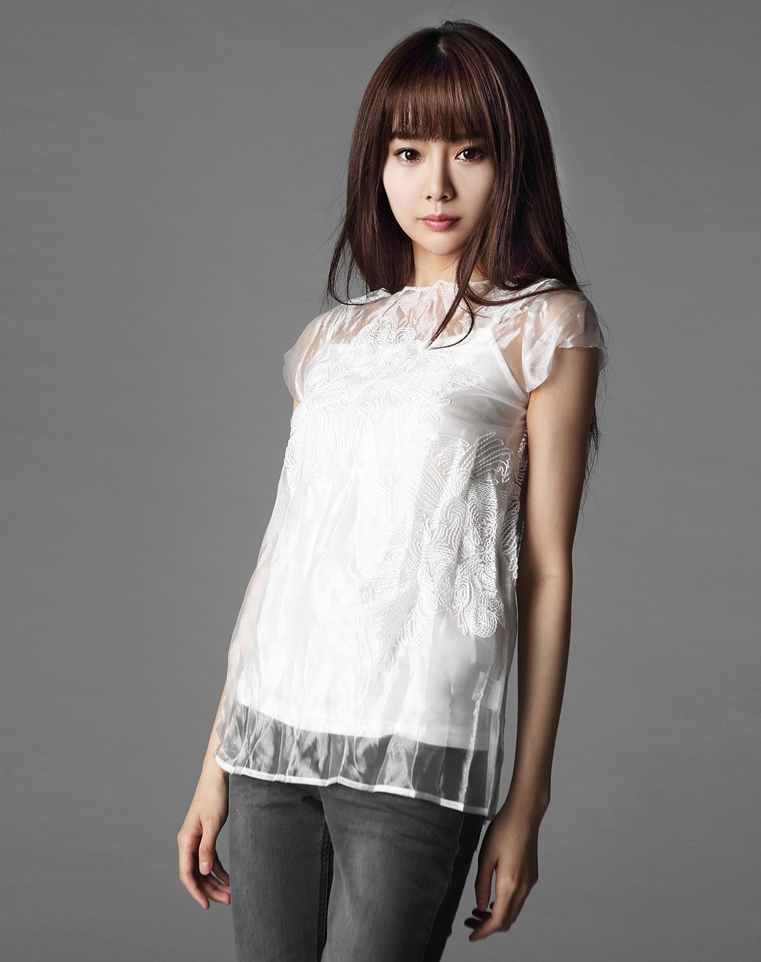 白色欧根纱上衣