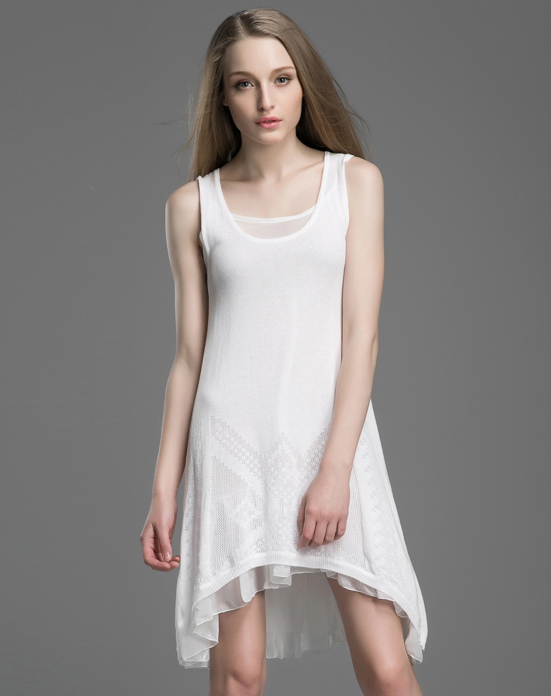 清新纯白连衣裙