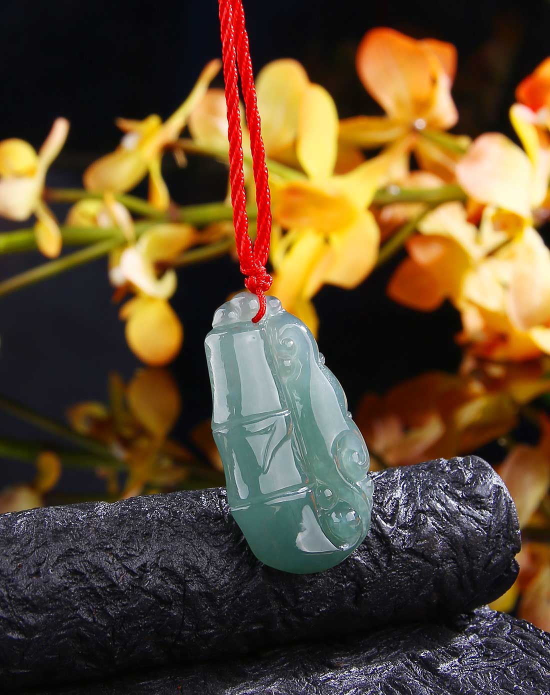 天然翡翠a货冰油节节高挂件(国家权威认证)