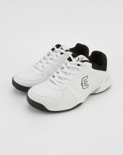 白黑色系带运动鞋