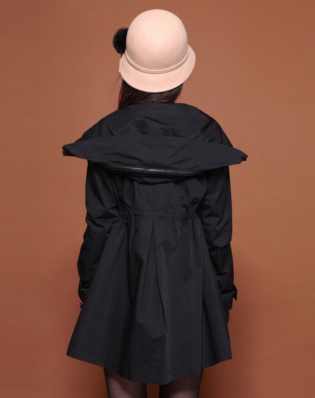 黑色连帽抽绳长袖长款风衣