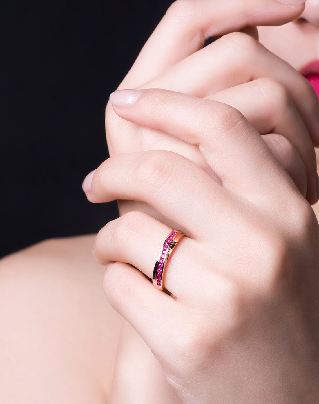 18k玫瑰金红宝石排戒女戒指