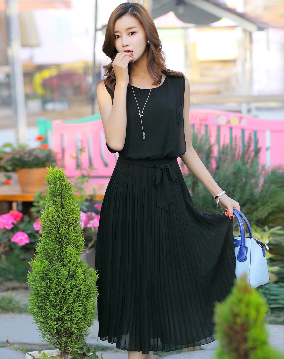 黑色纯色百褶雪纺长款连衣裙