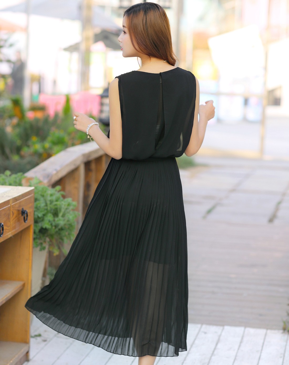 黑色纯色百褶雪纺长款连衣裙