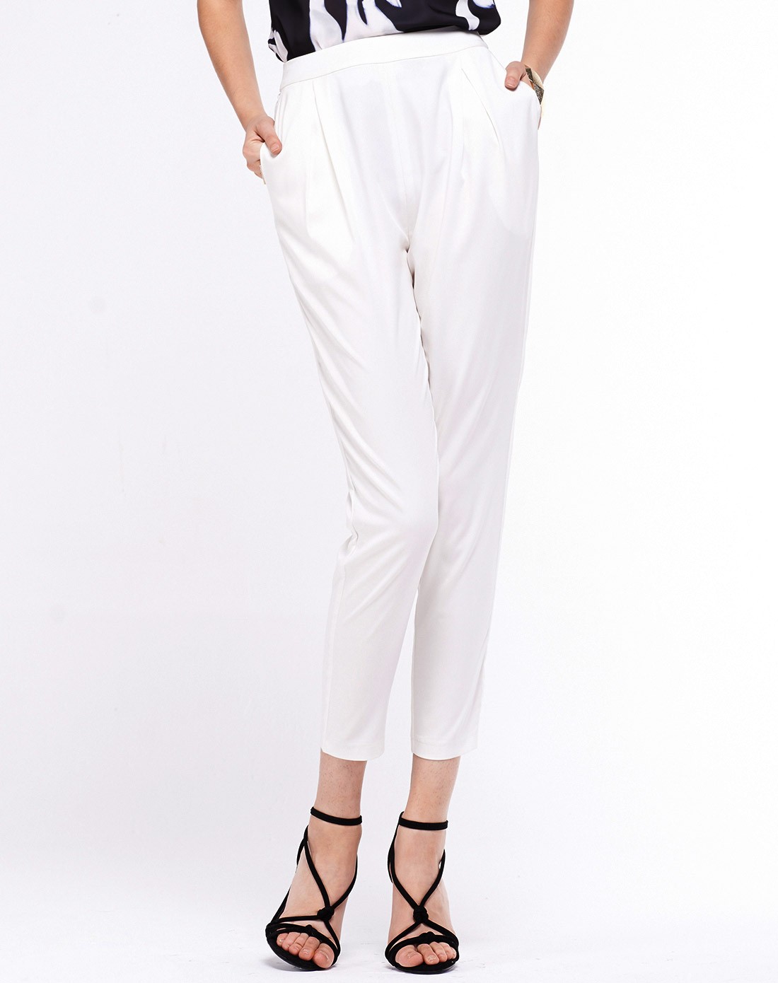 娅丽达yerad女裤专场【新款】白色显瘦莫代尔天丝九分哈伦裤e2502k0