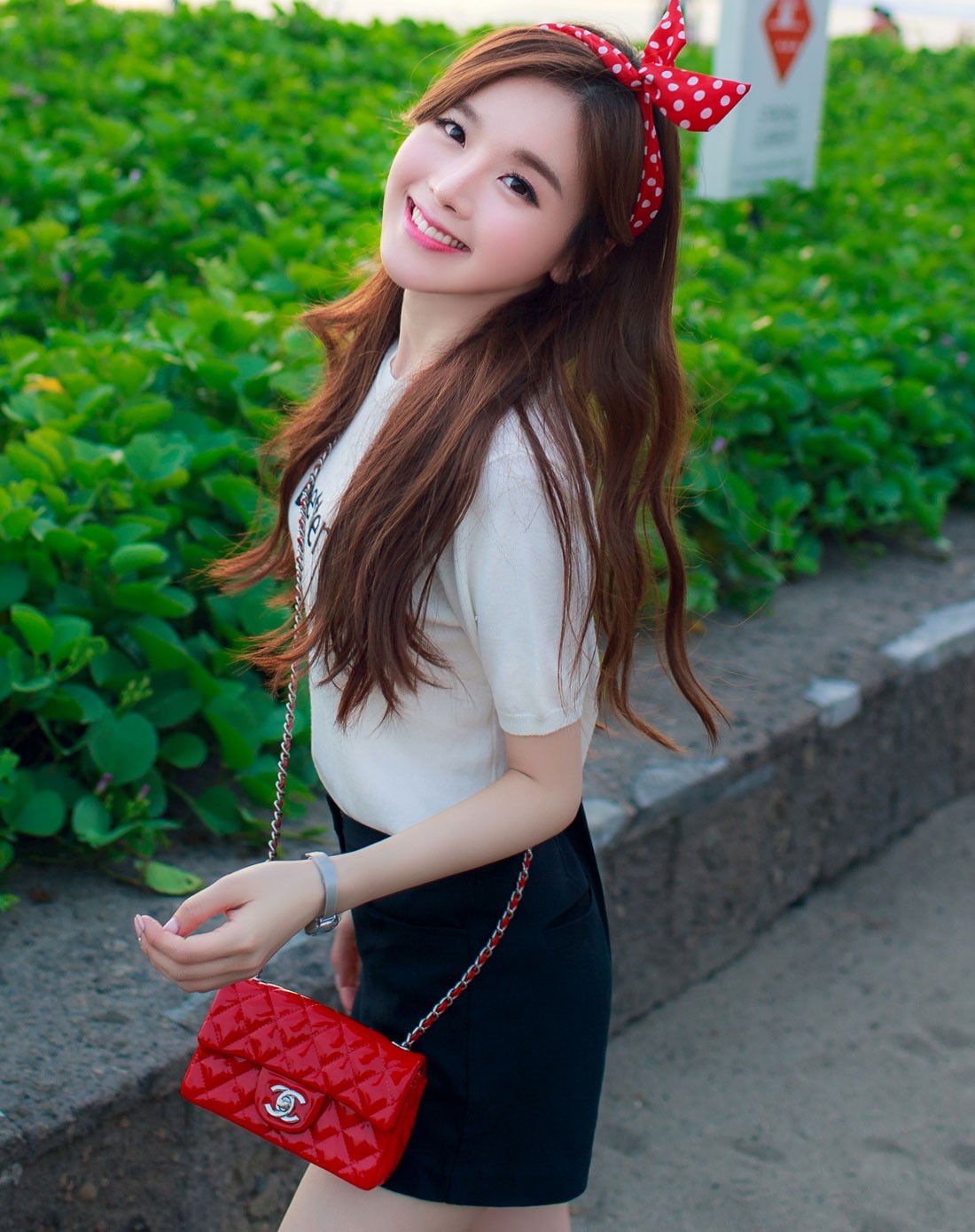 米色字母针织t恤