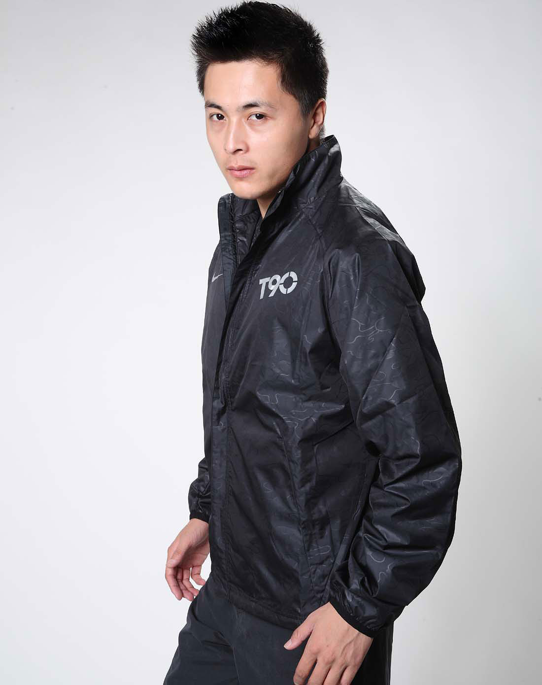 男子黑色开身夹克