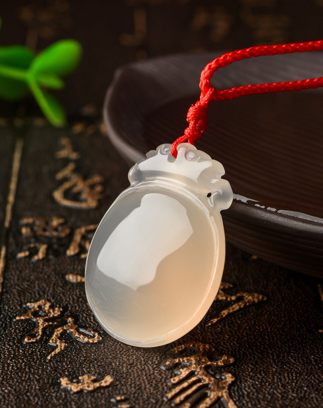 冰种玉髓护心镜吊坠