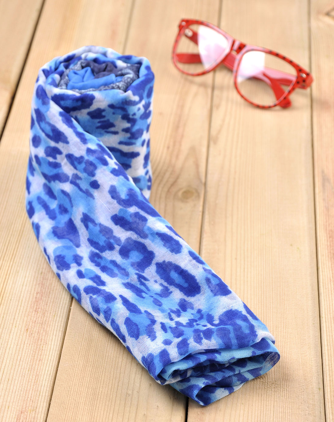 蓝色渐变色豹纹围巾