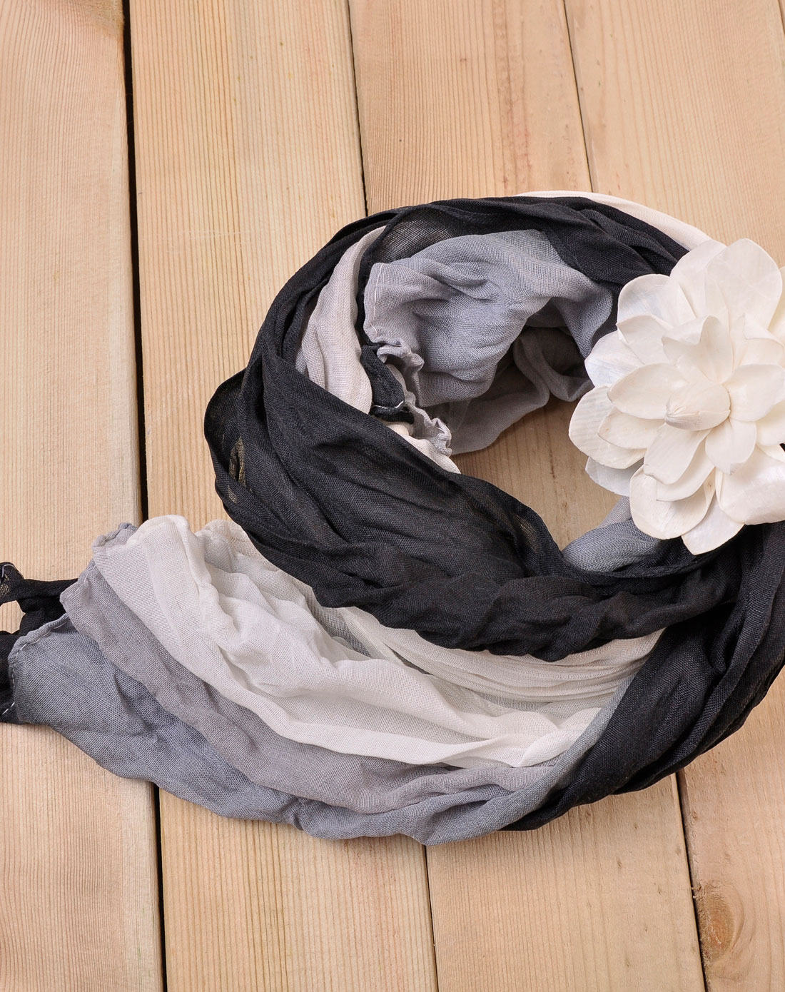 黑白自然渐变色围巾