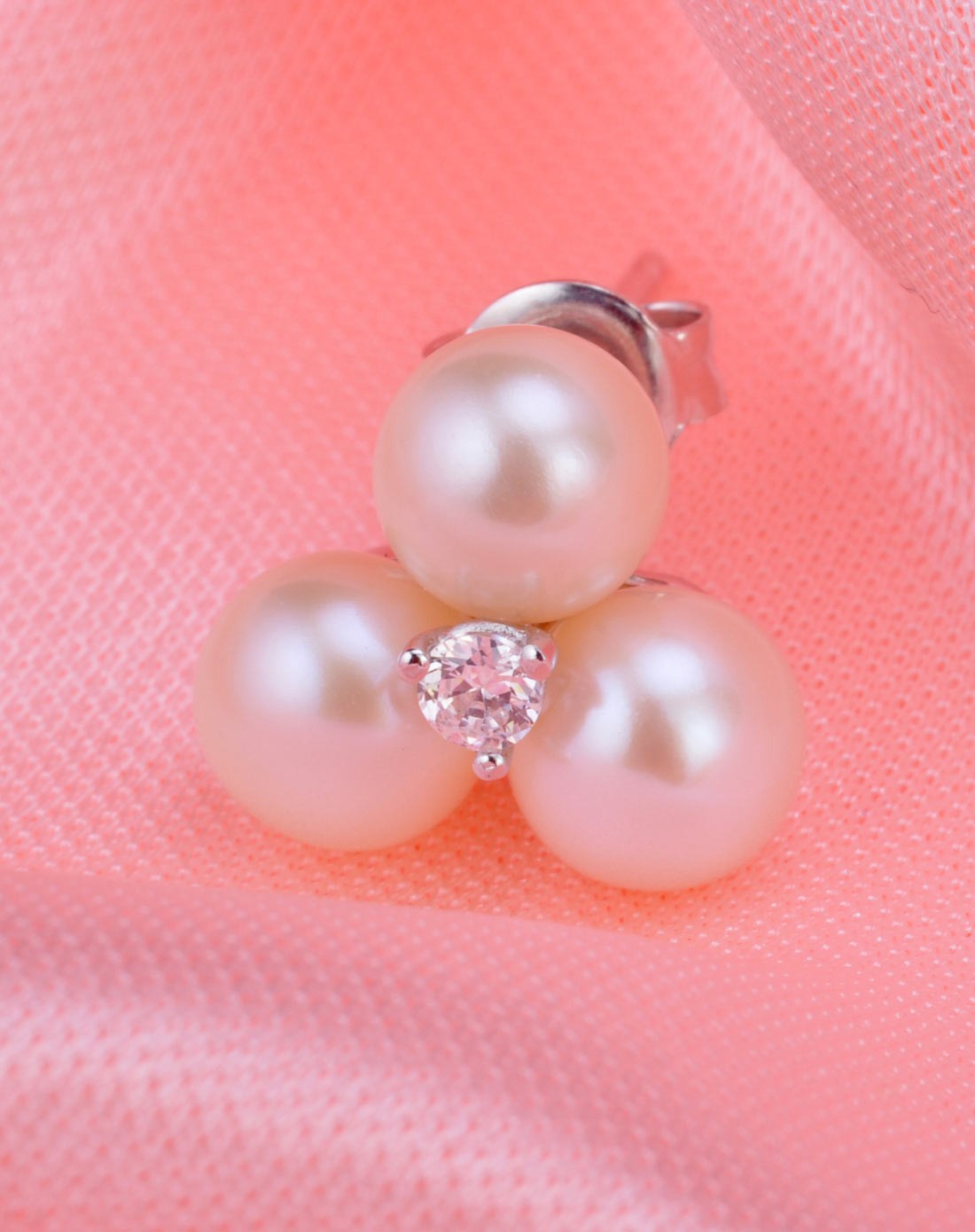 唯美大气款6-6.5mm纯天然淡水珍珠三珠白色耳钉附证书