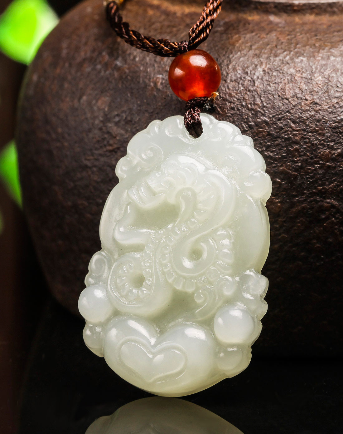 和田玉十二生肖蛇吊坠-柔韧(附国检证书)