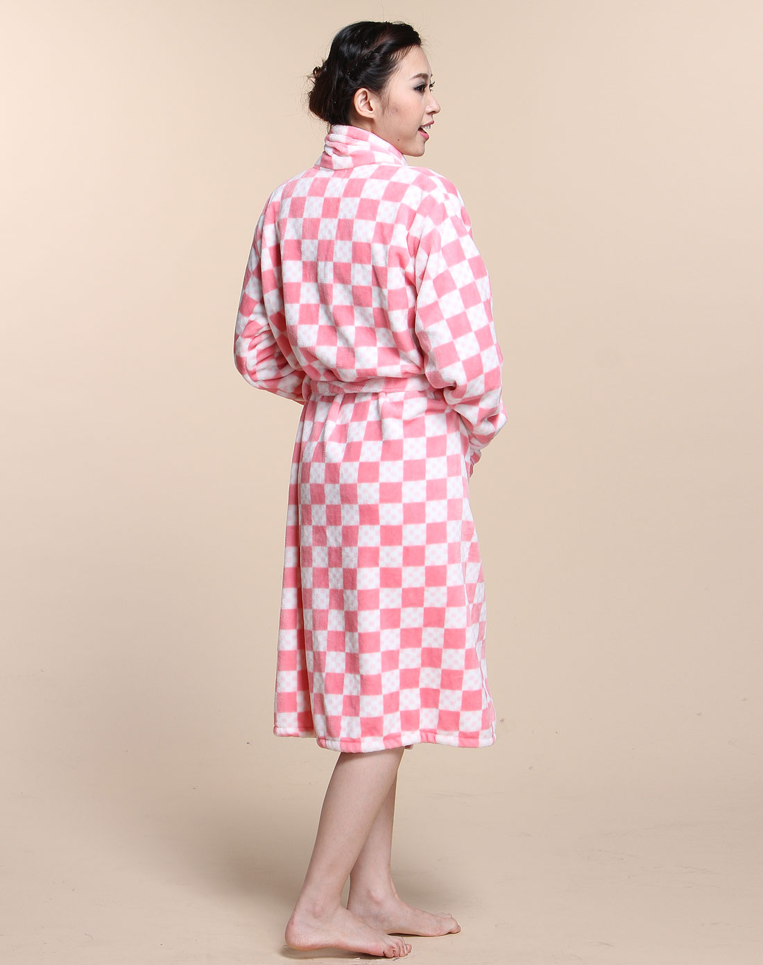 黑白色格子长袖大衣