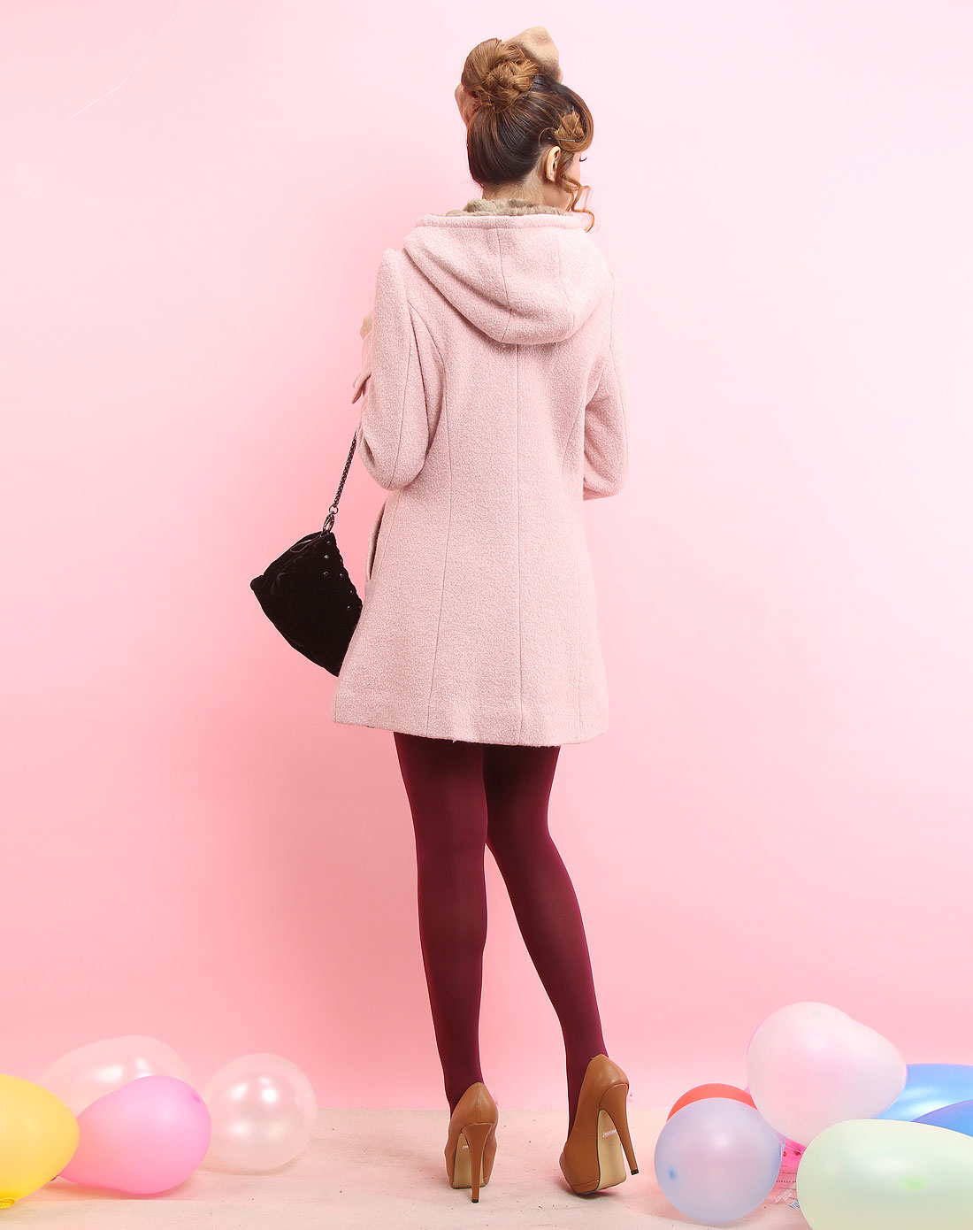 暗粉红色简约时尚连帽长袖大衣