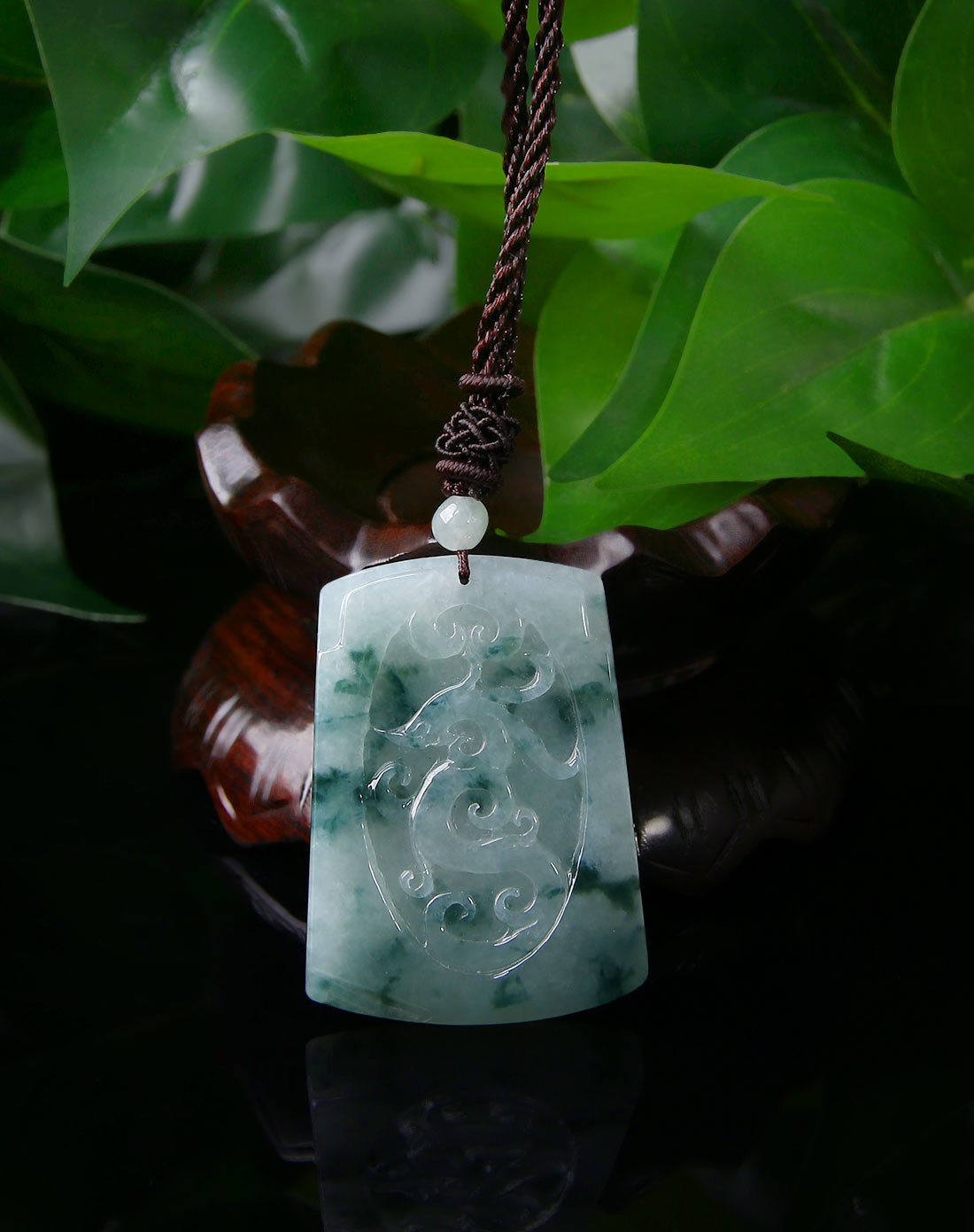 天然翡翠a货冰种飘蓝花绿底龙的传人玉牌(国家权威认证)