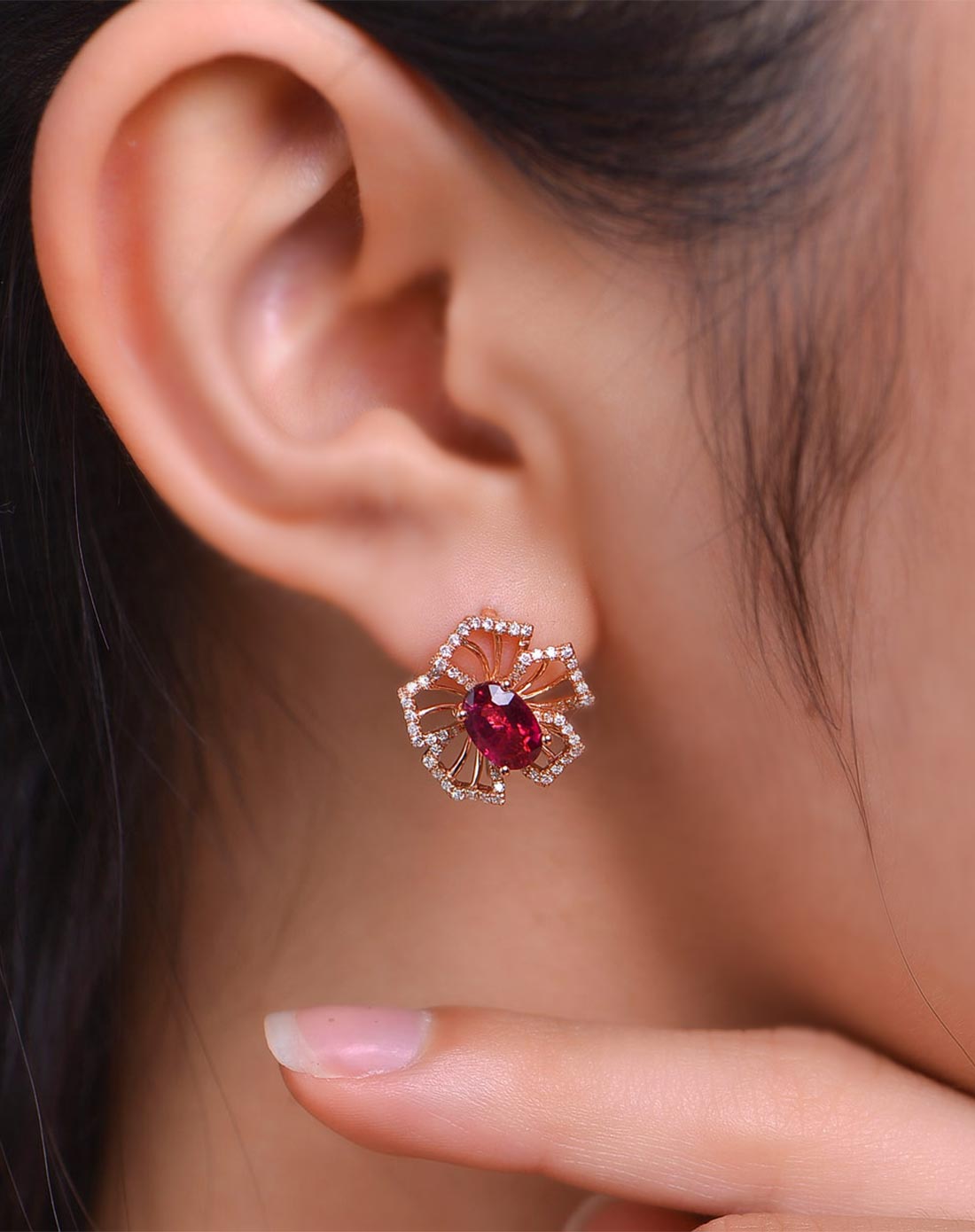 唯品会专享18k玫瑰金2.2克拉红碧玺耳钩