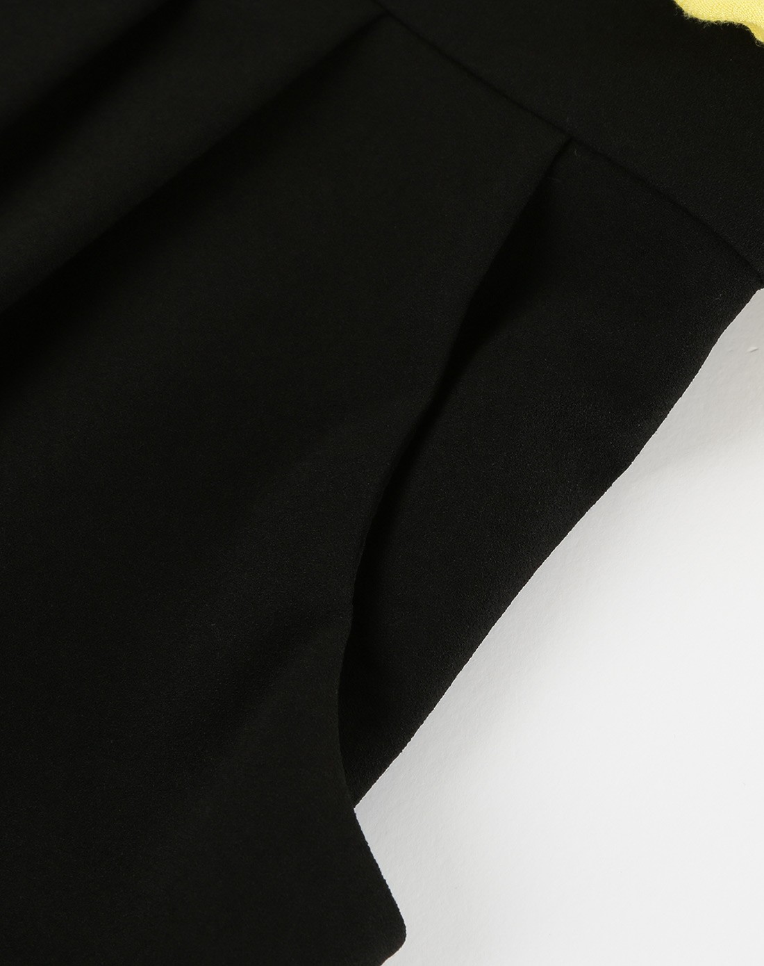 黑黄白多色拼接时尚连衣裙