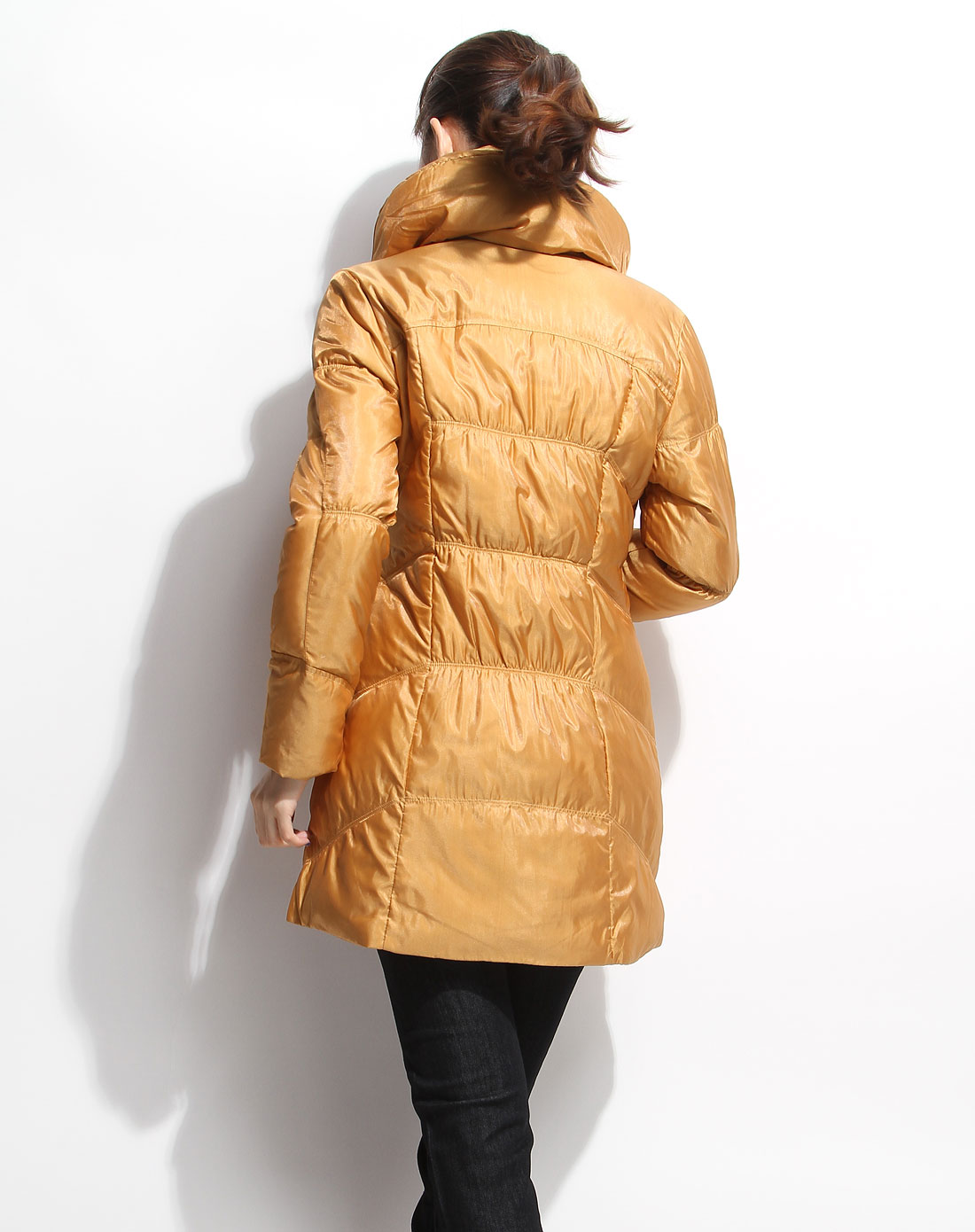 土黄色时尚个性领长款长袖羽绒外套