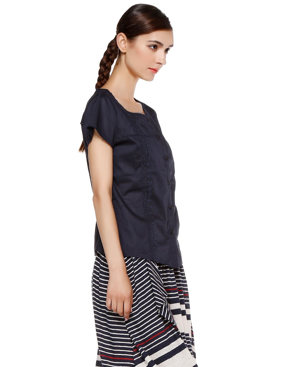 藏蓝色文艺绣花盖肩袖衬衫