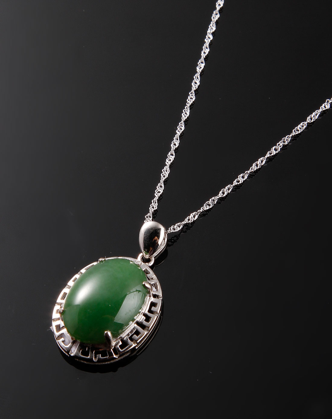 绿色椭圆形天然和田碧玉吊坠项链