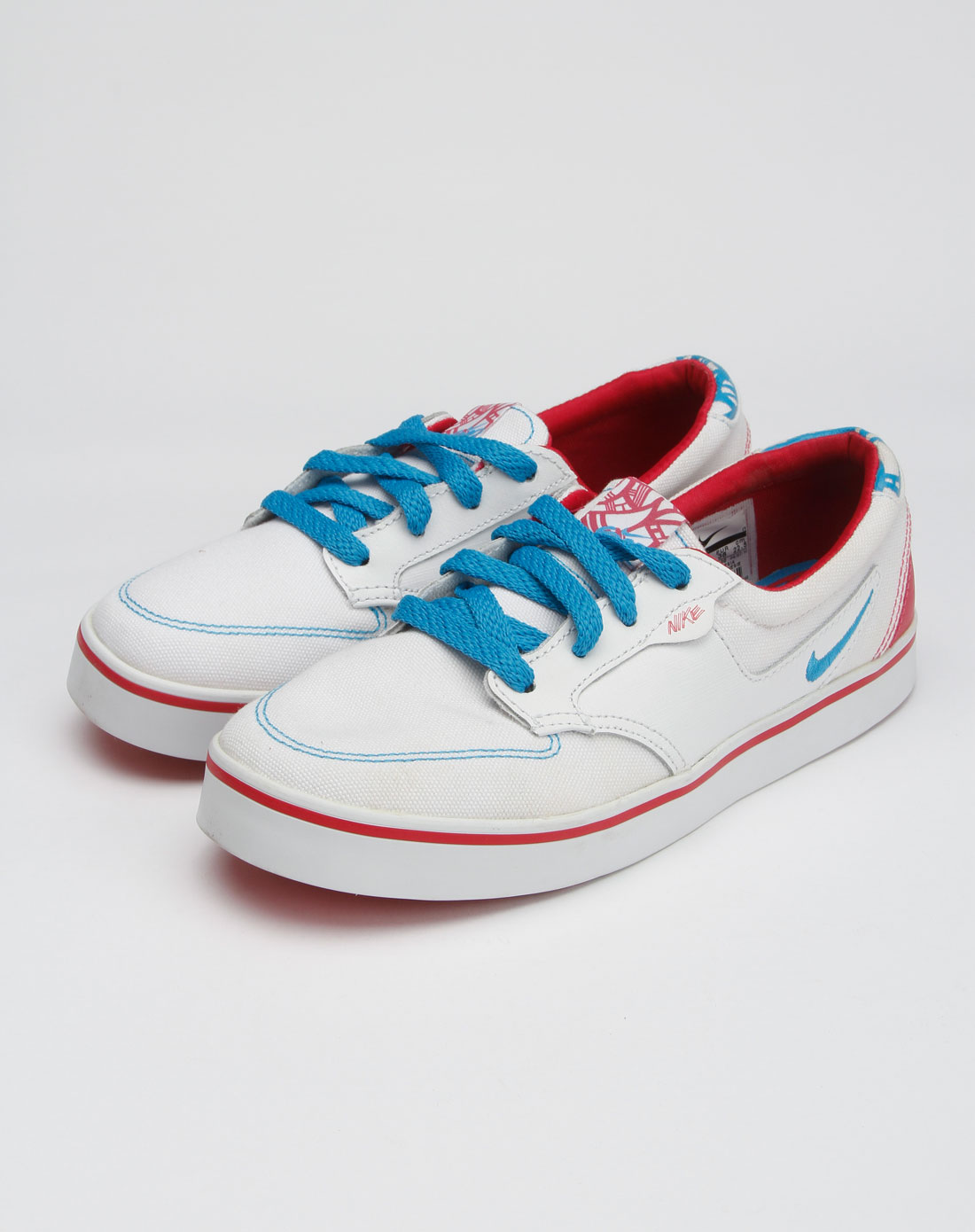 耐克nike女装专场-女款白色braata系列绑带户外运动鞋