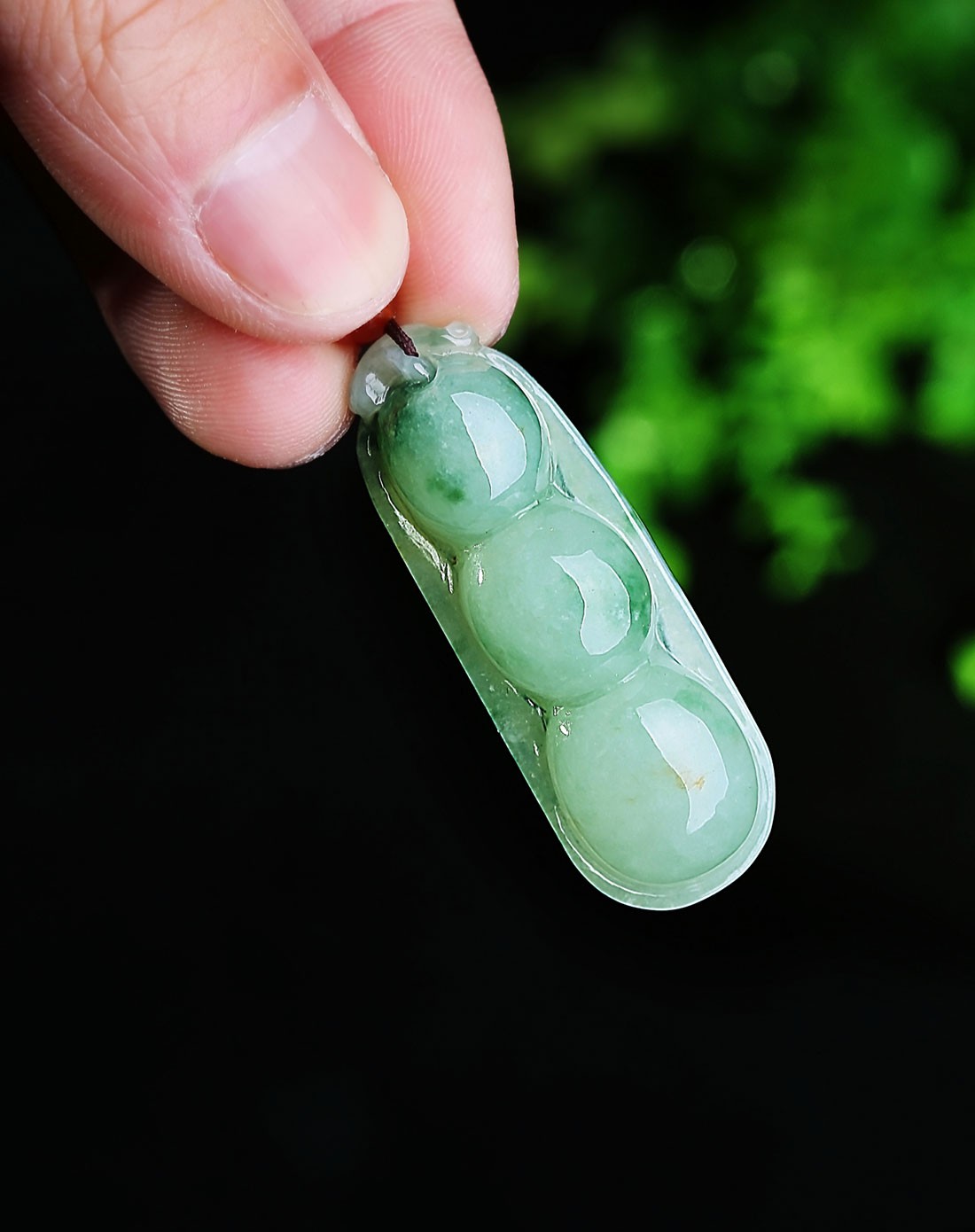 a货翡翠冰种盈润绿底饱满富贵豆吊坠