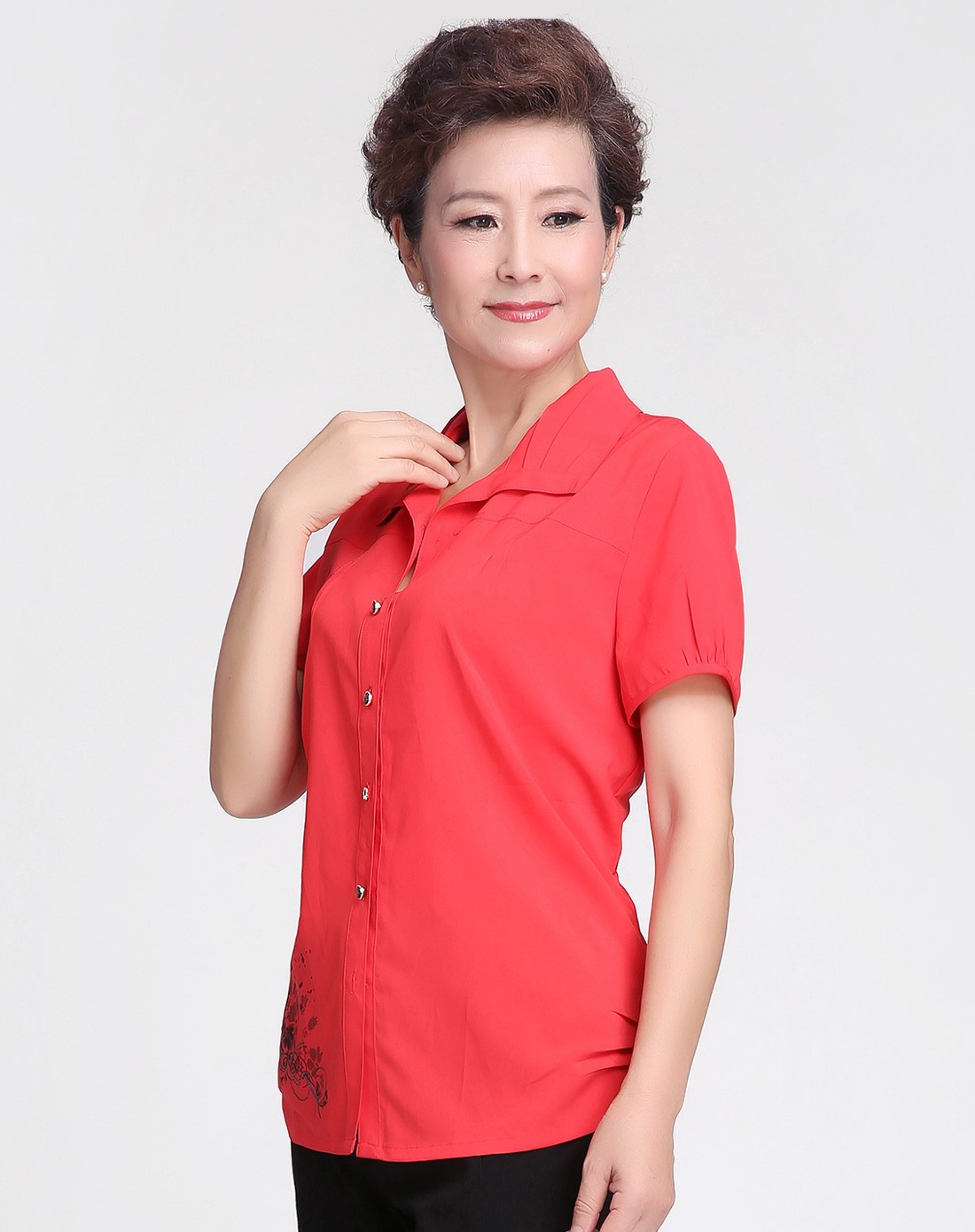 水红色印花点缀短袖衬衫