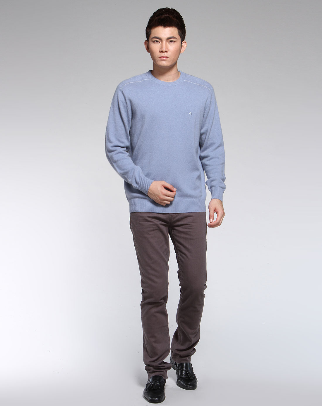男款灰蓝色休闲圆领长袖针织衫