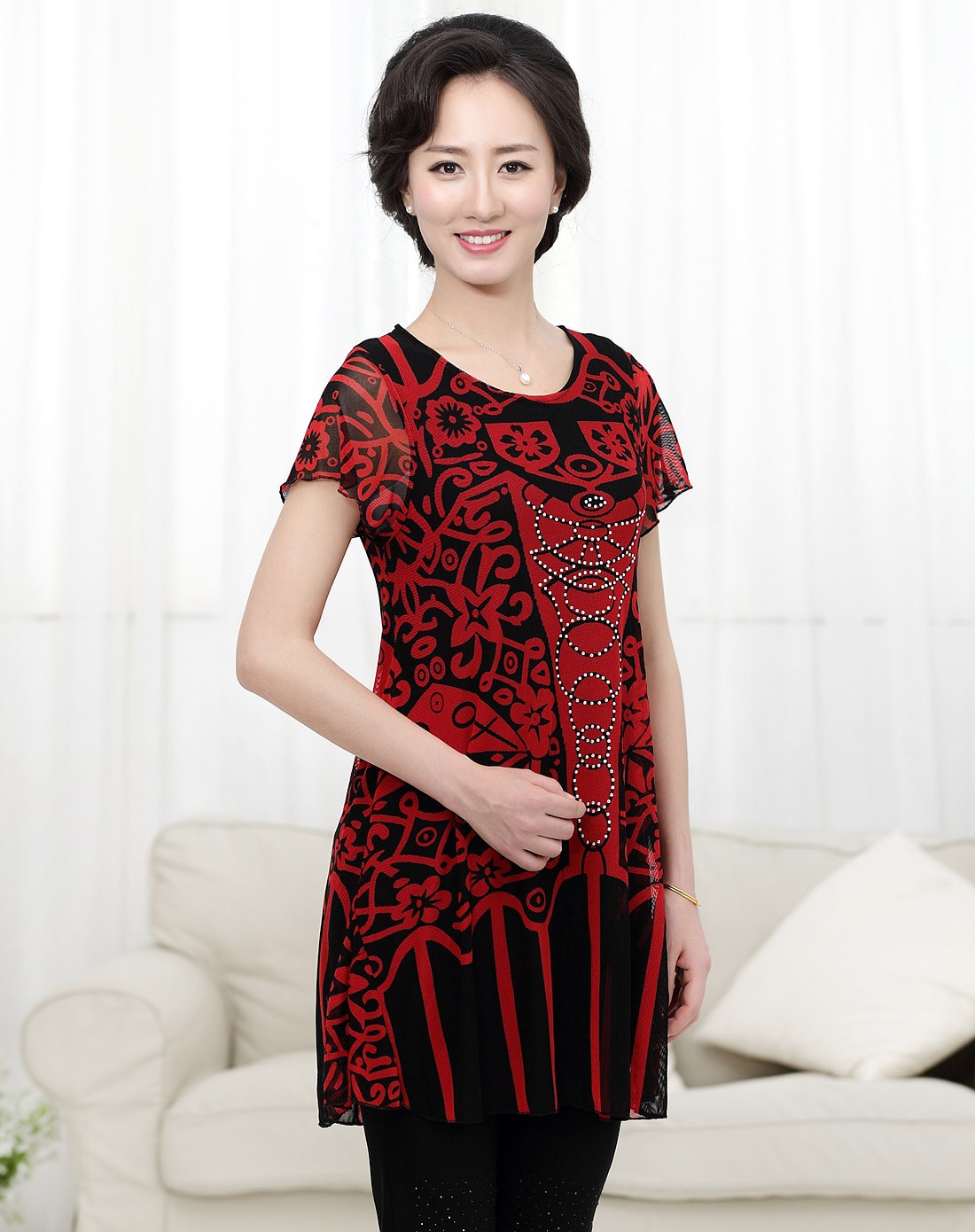 红色时尚复古印花图案妈妈装上衣