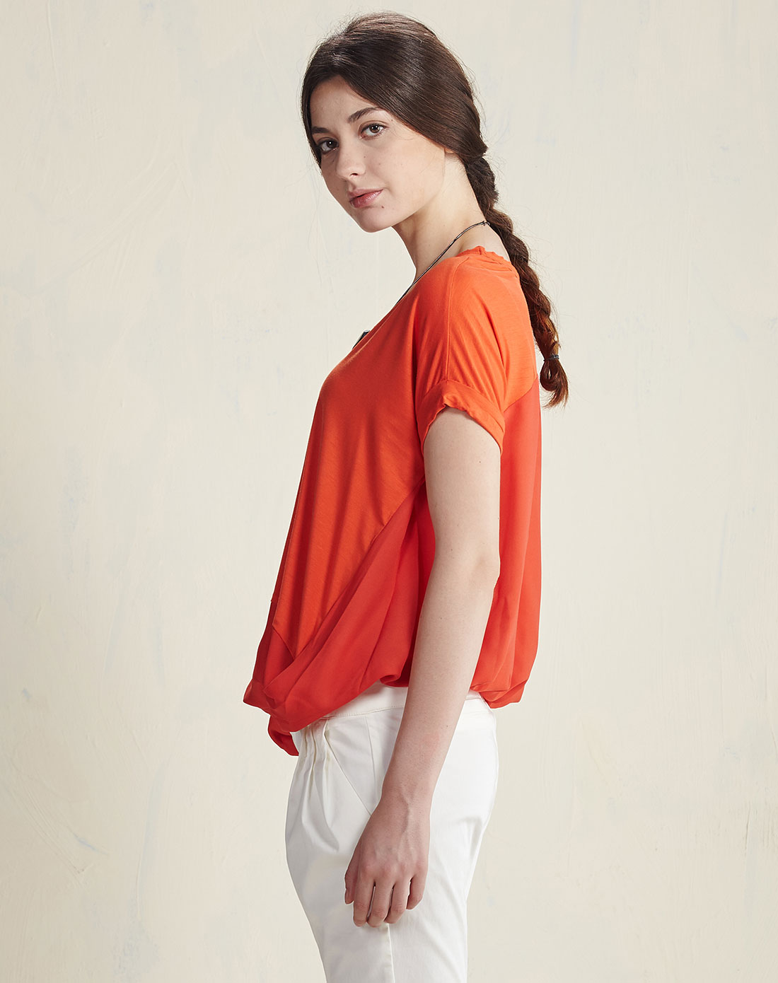 亮橘红色简约舒适短袖上衣