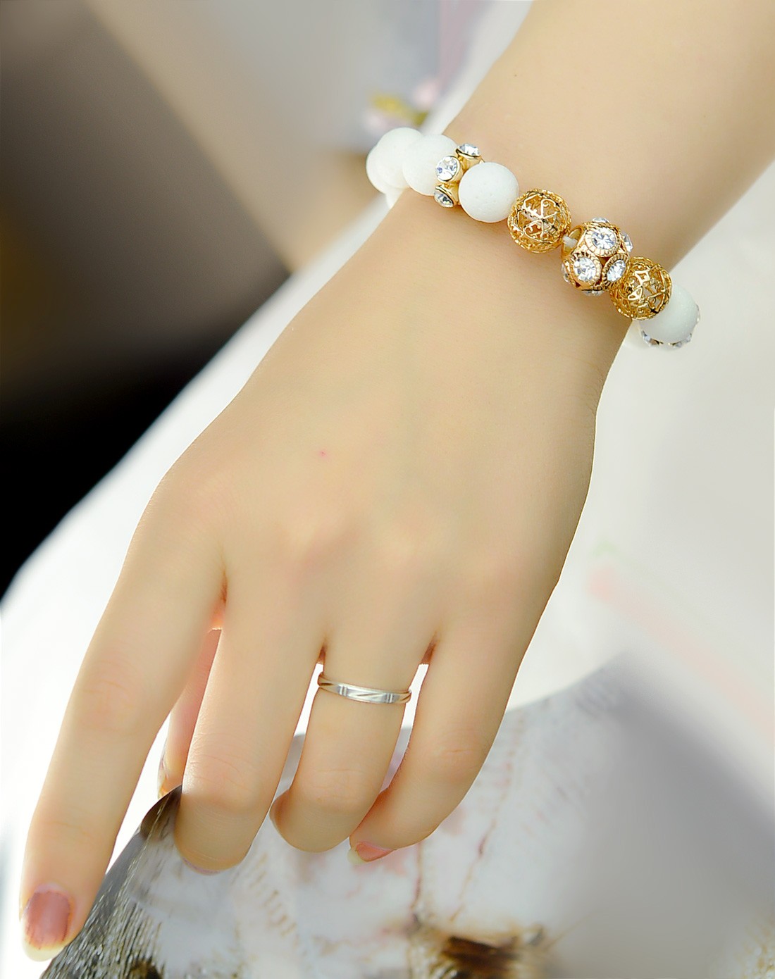 苏克雷白珊瑚手链-白色