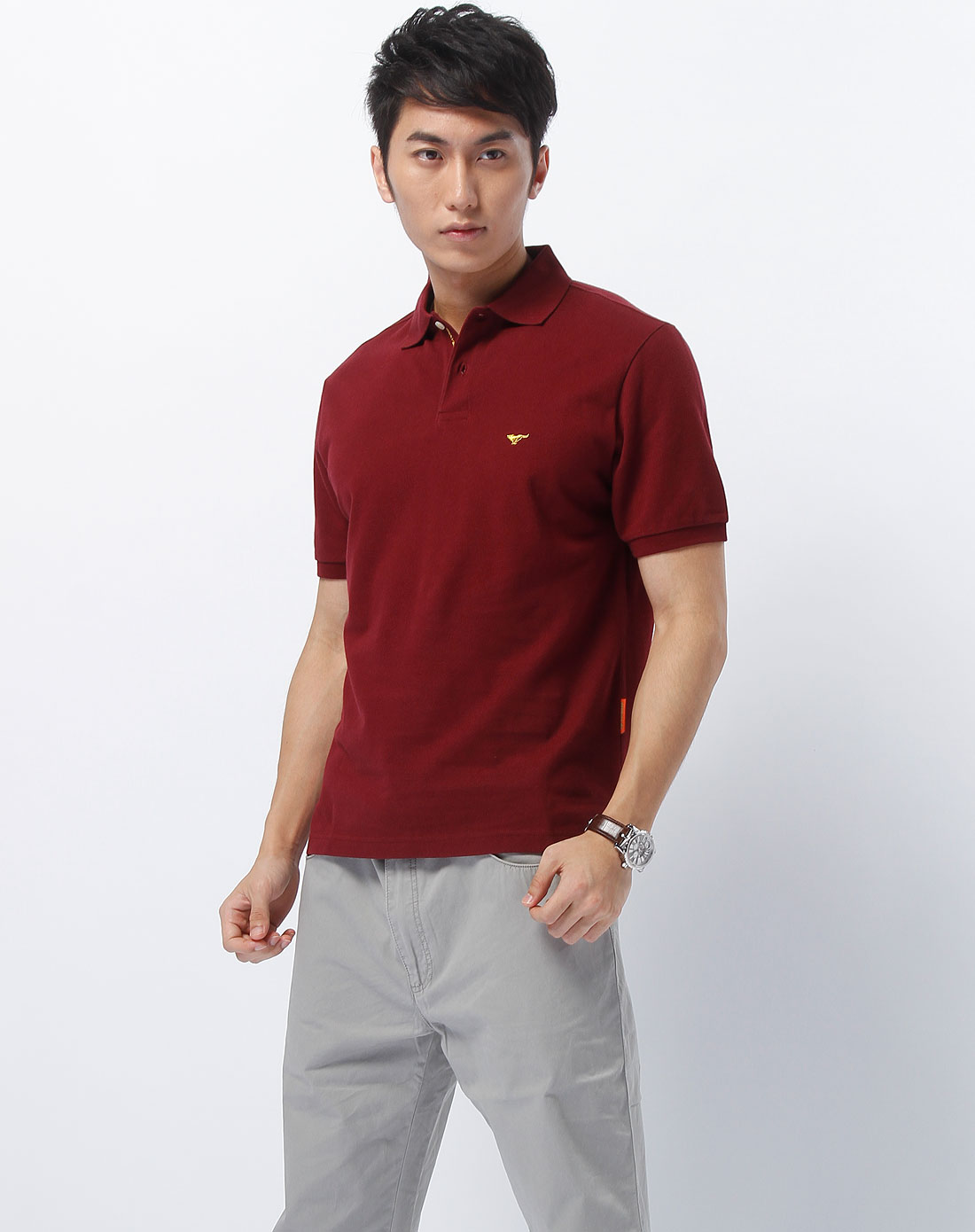 酒红色简洁翻领短袖上衣