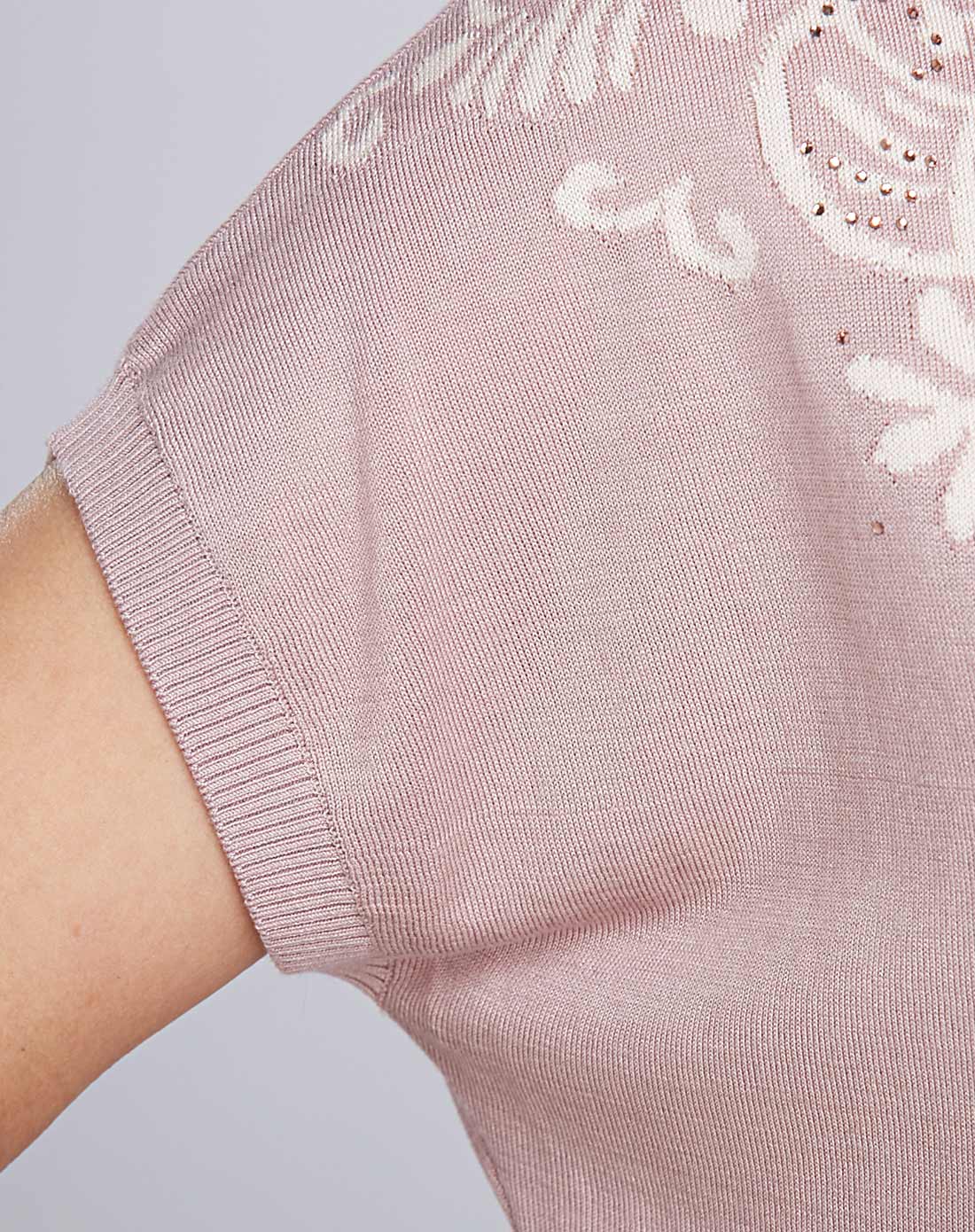 浅豆沙色提花圆领短袖针织衫