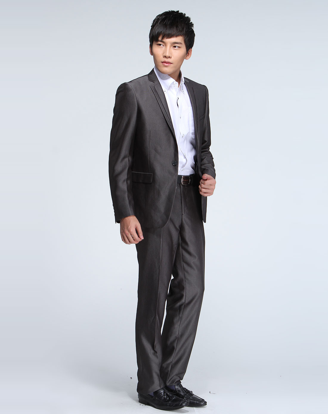 黑灰色时尚长袖西服套装