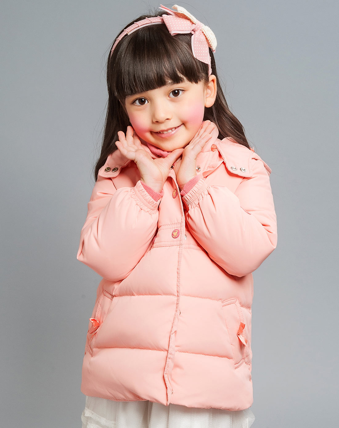女童粉红色羽绒服