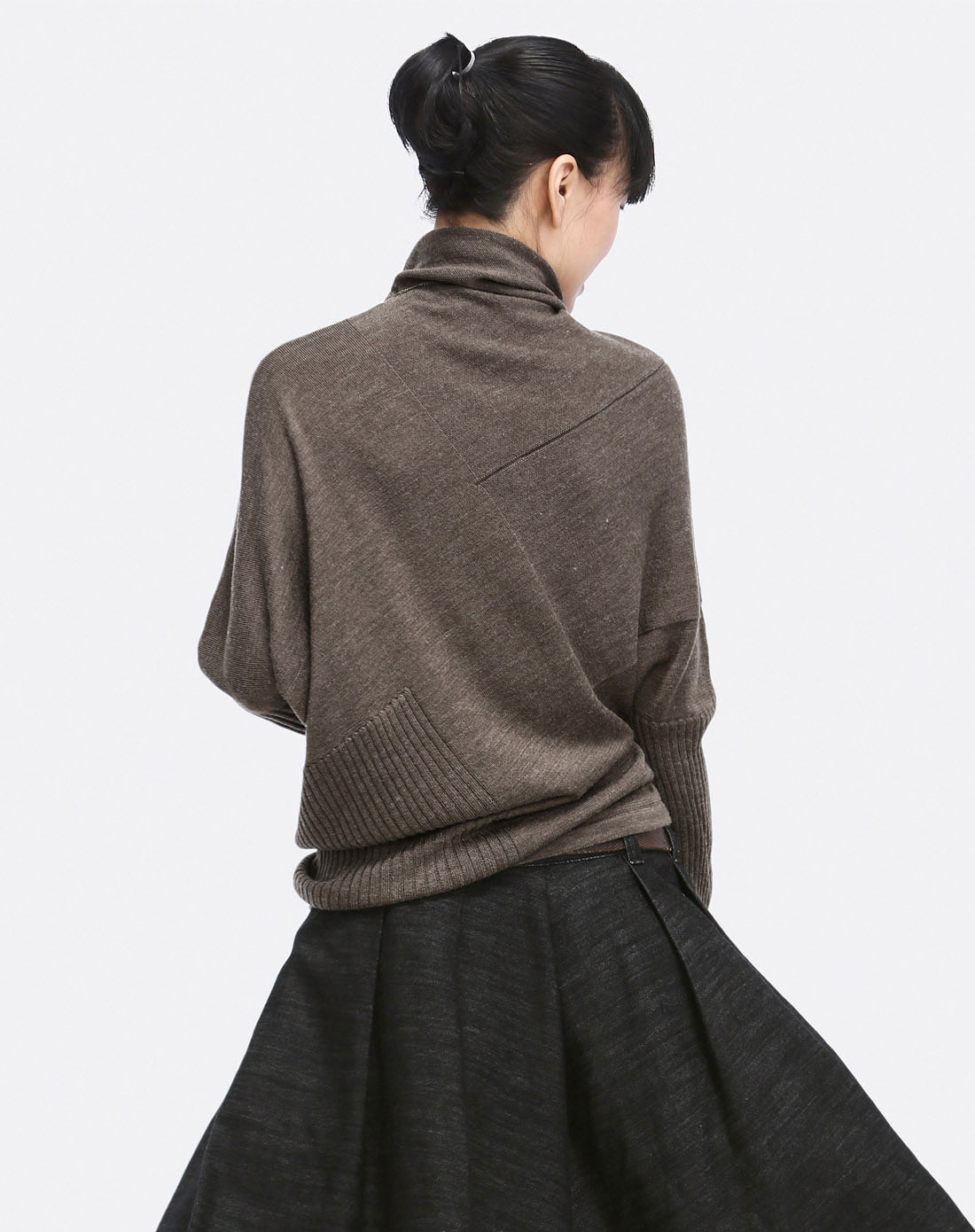 灰驼色气质百搭蝙蝠袖毛衣