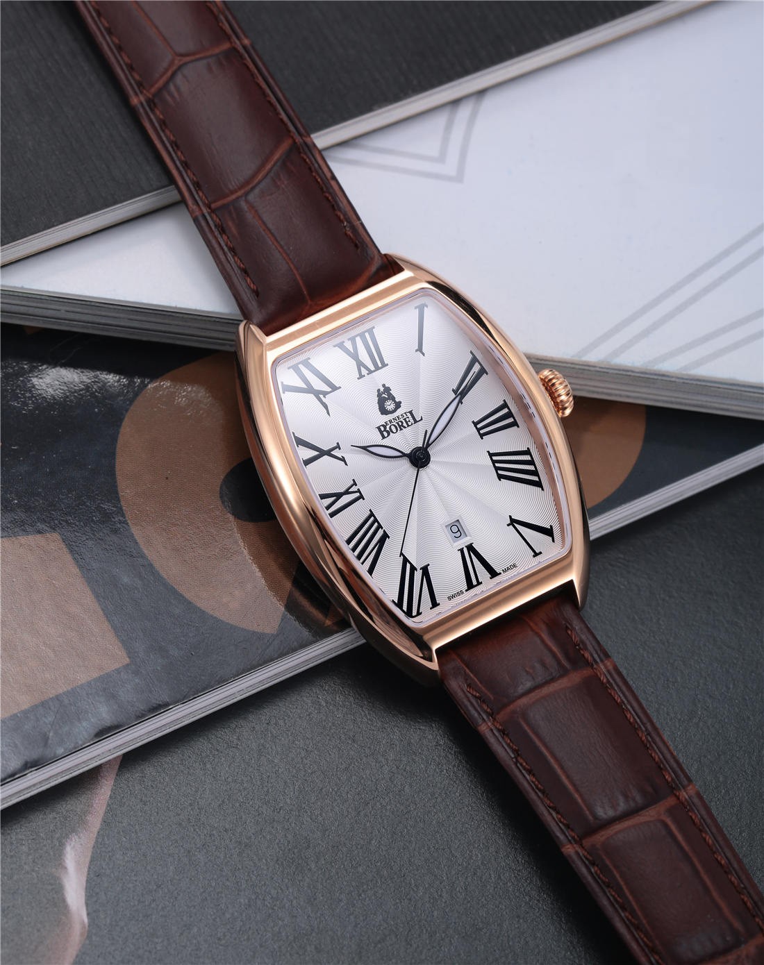 雅仕石英系列石英白色男表ggr8688n1-25551br