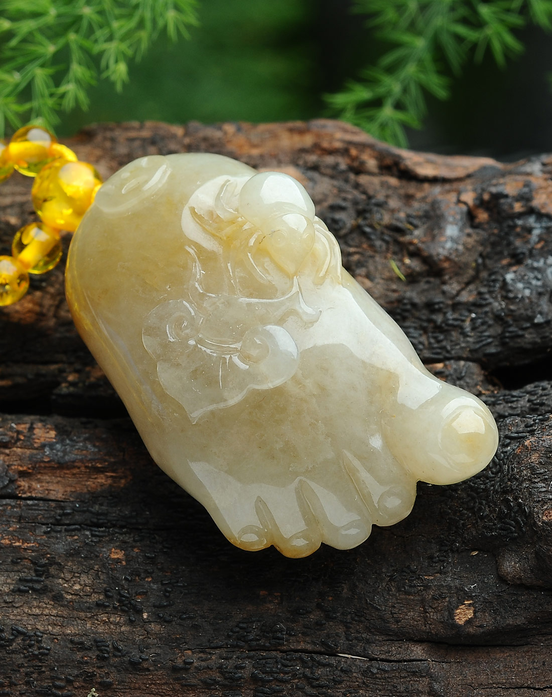 天然翡翠淡黄巧雕知足常乐挂件(附国检证书)