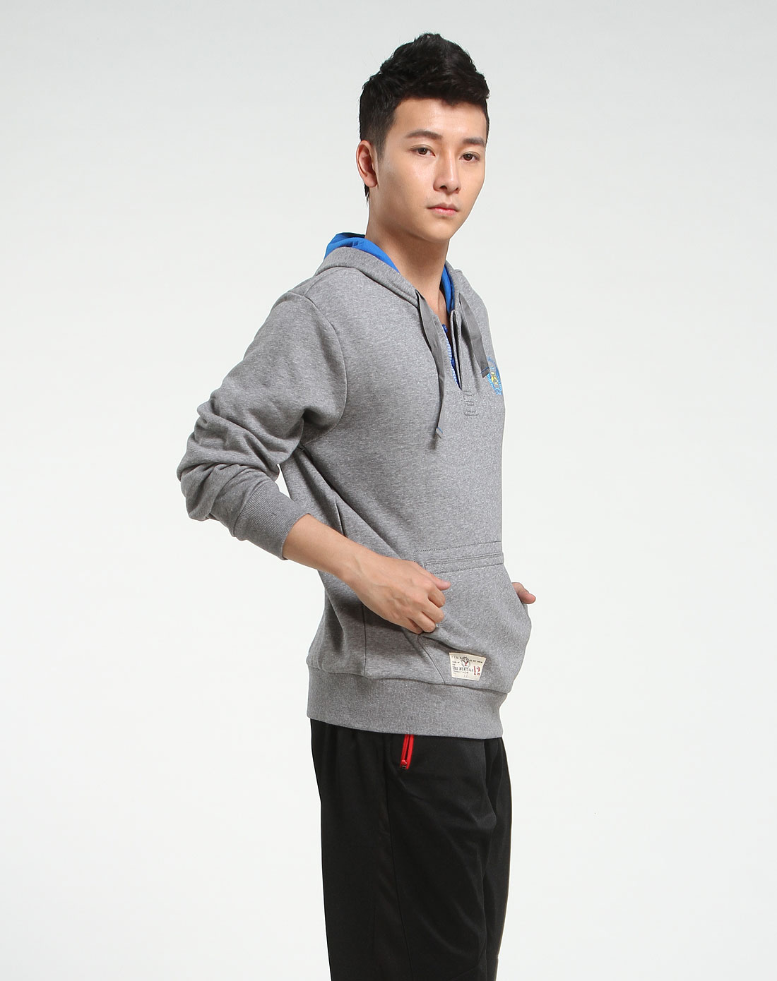 鸿星尔克erke男装专场-男款灰色时尚翼想系列长袖连帽卫衣