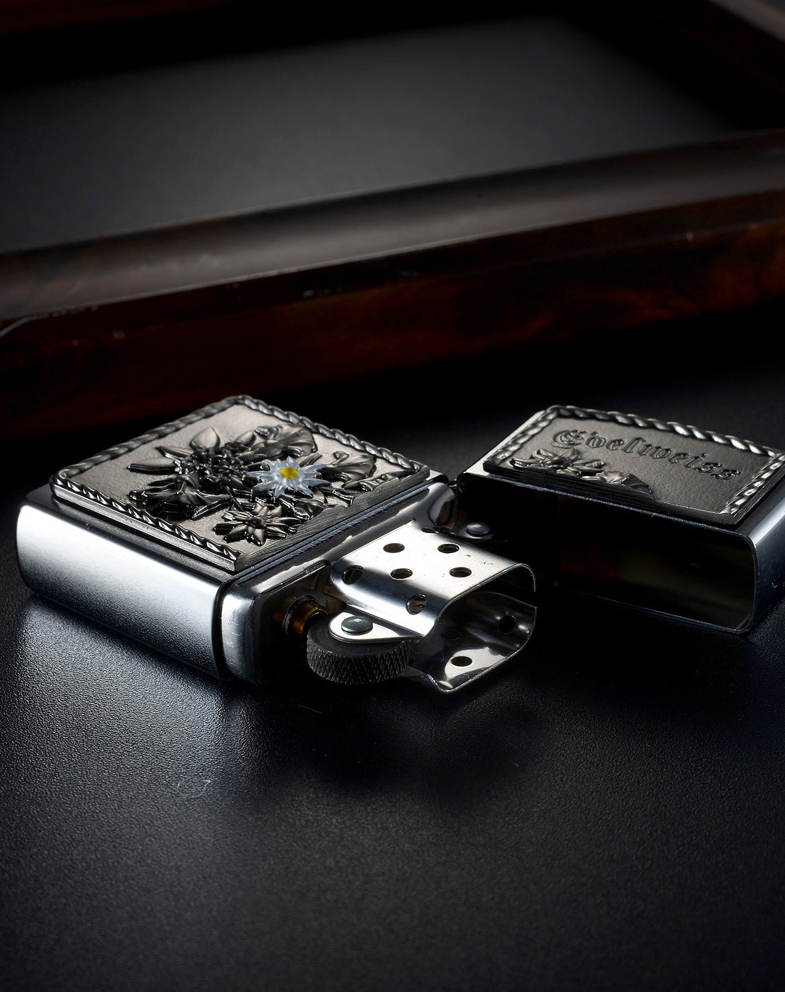 芝宝zippo打火机移动端专场欧版限量镀铬拉丝精致徽章雪绒花2002001