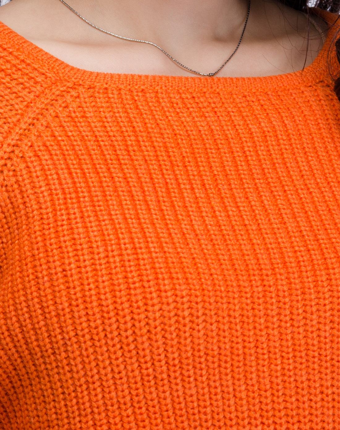 亮橙色圆领时尚毛衣